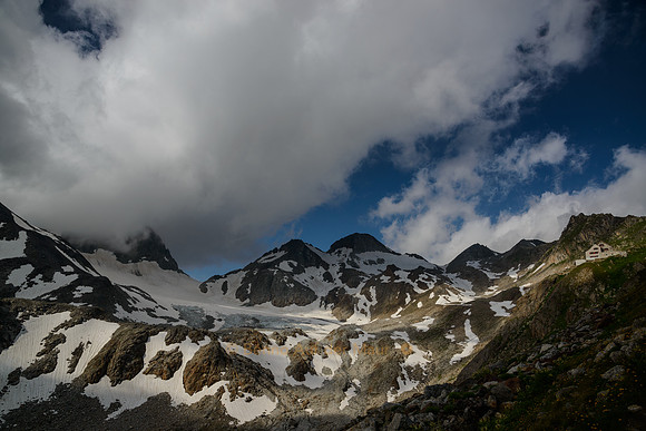 Der Witenwasserenstock wird von Wolken zugedeckt