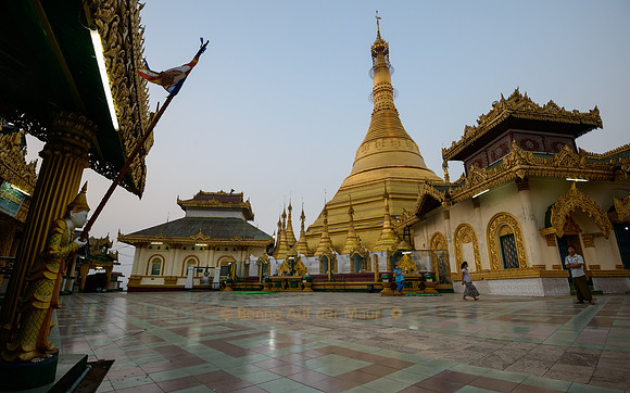 Die Stupa der Kyaik Thanlan-Pagode in Mawlamyaing (Mawlamyine)