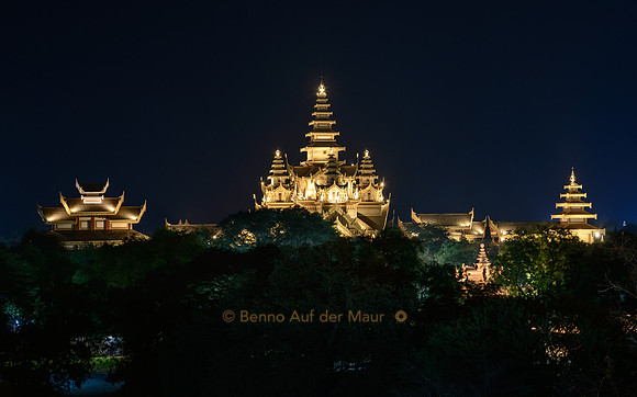 Königspalast von Bagan bei Nacht