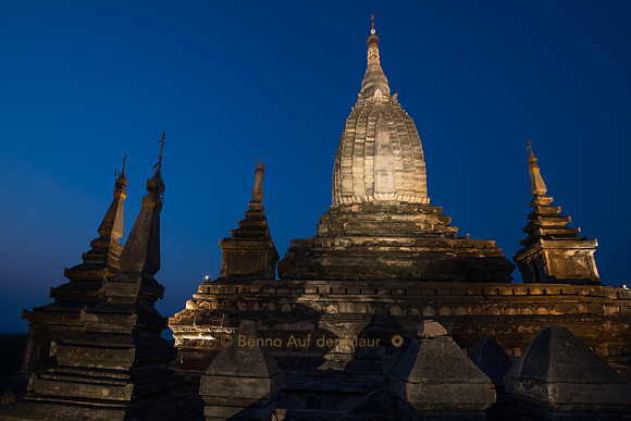 Die Stupa und die oberste Plattform des Shwegugyi-Tempels