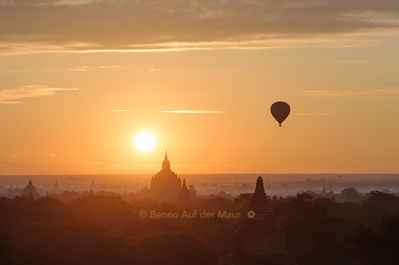 Sonnenfaufgang, Heissluftballon, Bagan