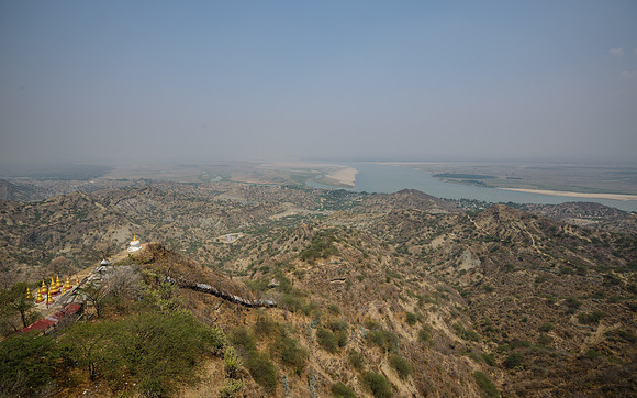 Blick von der Tantkyitaung-Pagode auf den Irrawaddy und die Ebene von Bagan