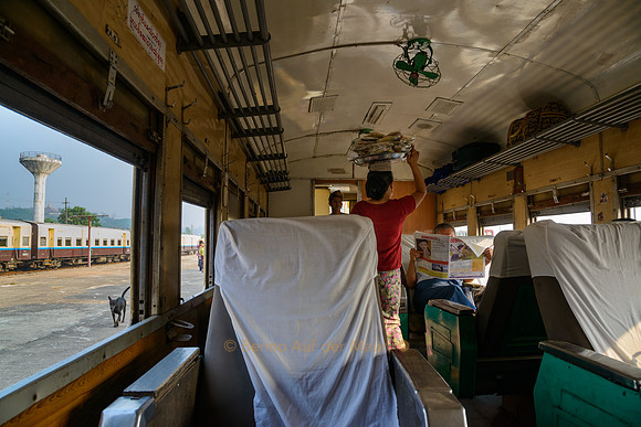 Upper Class-Zugabteil der Myanmar Railways