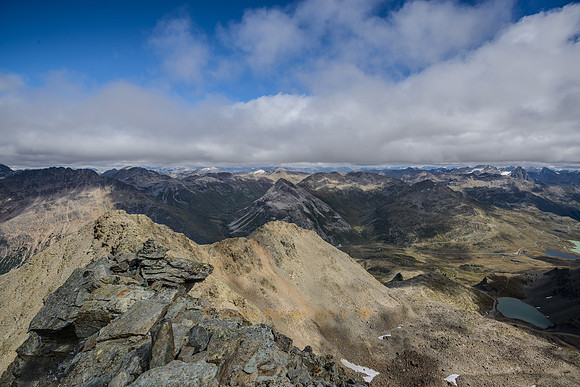 Blick über den Nordgrat des Munt Pers
