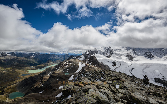 Blick über den südlichen Grat des Munt Pers