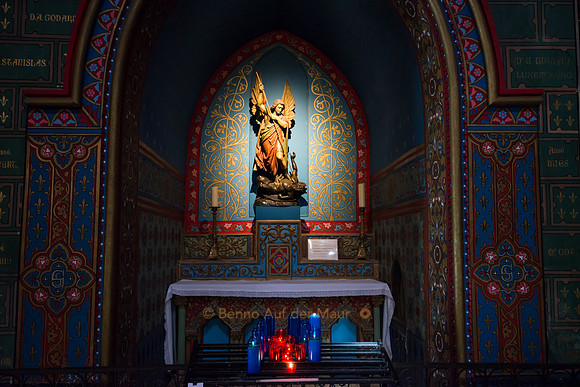 Nische mit Engel in der Abteikirche von Saint-Michel de Frigolet