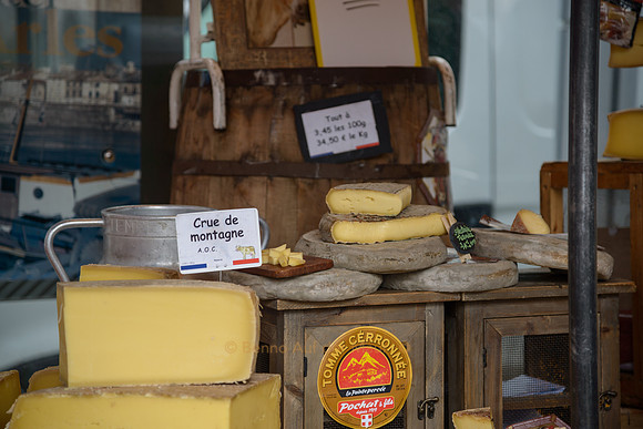 Käsetheke auf einem provenzalischen Markt
