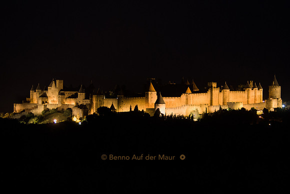 Die Cité de Carcassonne ist bei Nacht besonders bei Nacht