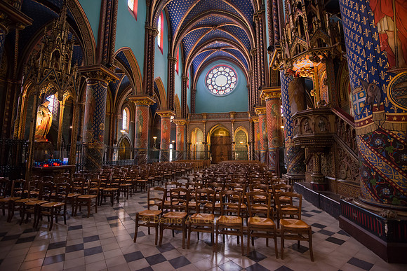 Das Kirchenschiff der Abteikirche von Saint-Michel de Frigolet (10. Jahrhundert)