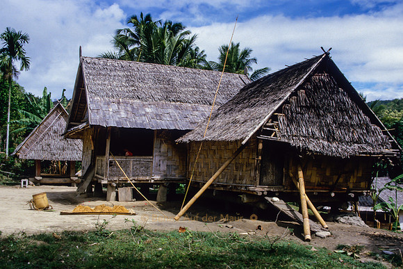 Traditionelles Dorf; auf dem Weg von Au nach Tuare – Nord-Sulawesi