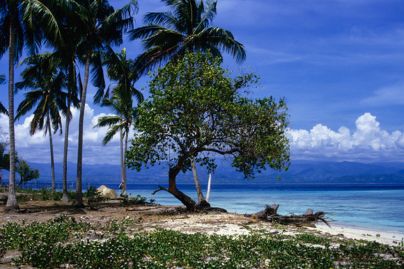 Camping beim Tanjung Karang Beach, Nähe Donggala – Nord-Sulawesi