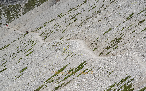 Wanderweg schlängelt sich rauf und runter