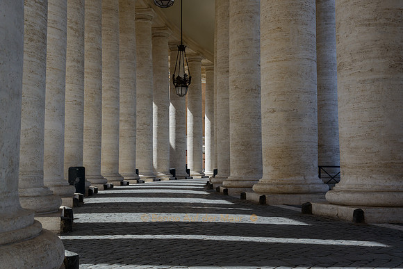 Die Kollonaden des Petersplatz