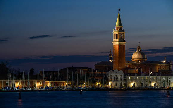 Segelschiffe im Hafen bei der Insel San Giorgio