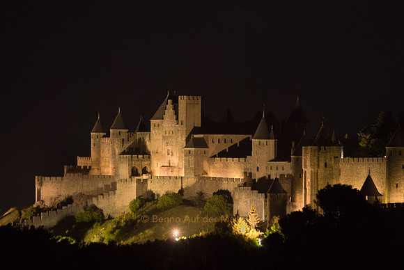Das mittelalterliche "Schmuckstück" Carcassonne bei Nacht