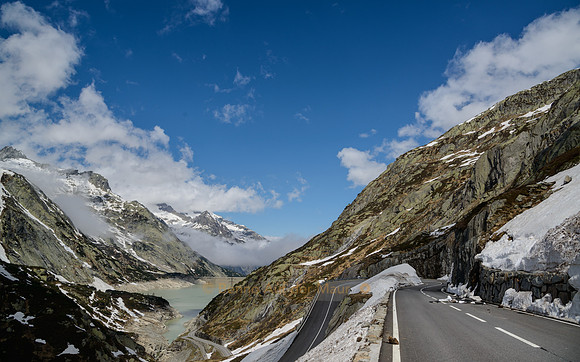 Grimselpass-Strasse mit Räterichsbodensee